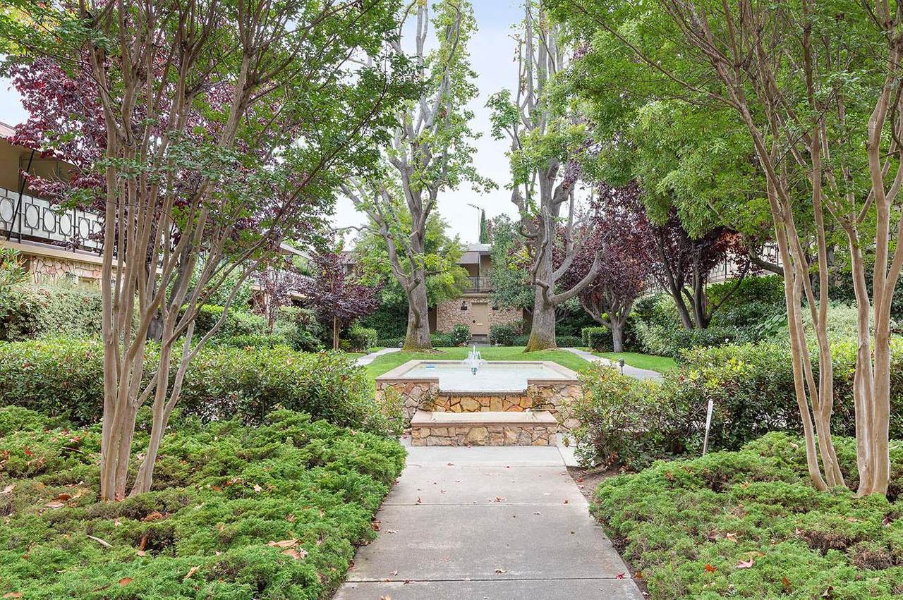 756 University Ave - Photo 1