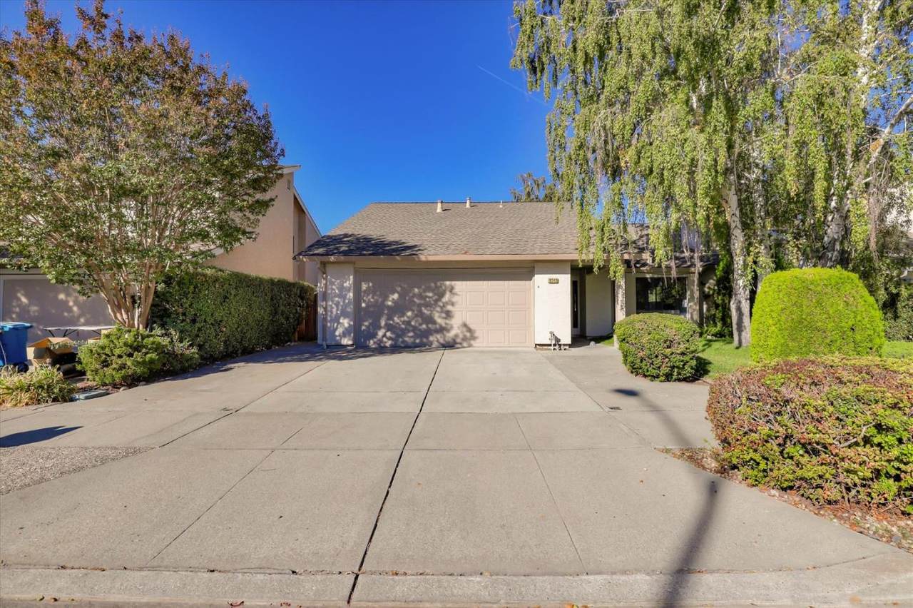 9243 Solana Dr - Photo 1