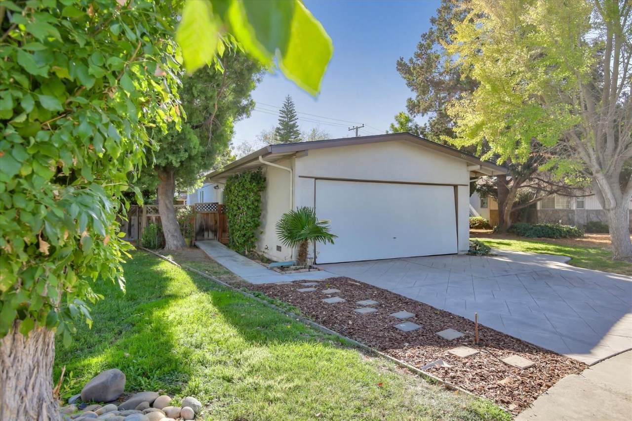 371 Manly Ct - Photo 1