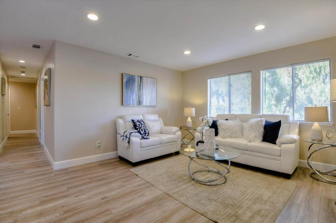 558 Groth Pl - Photo 1