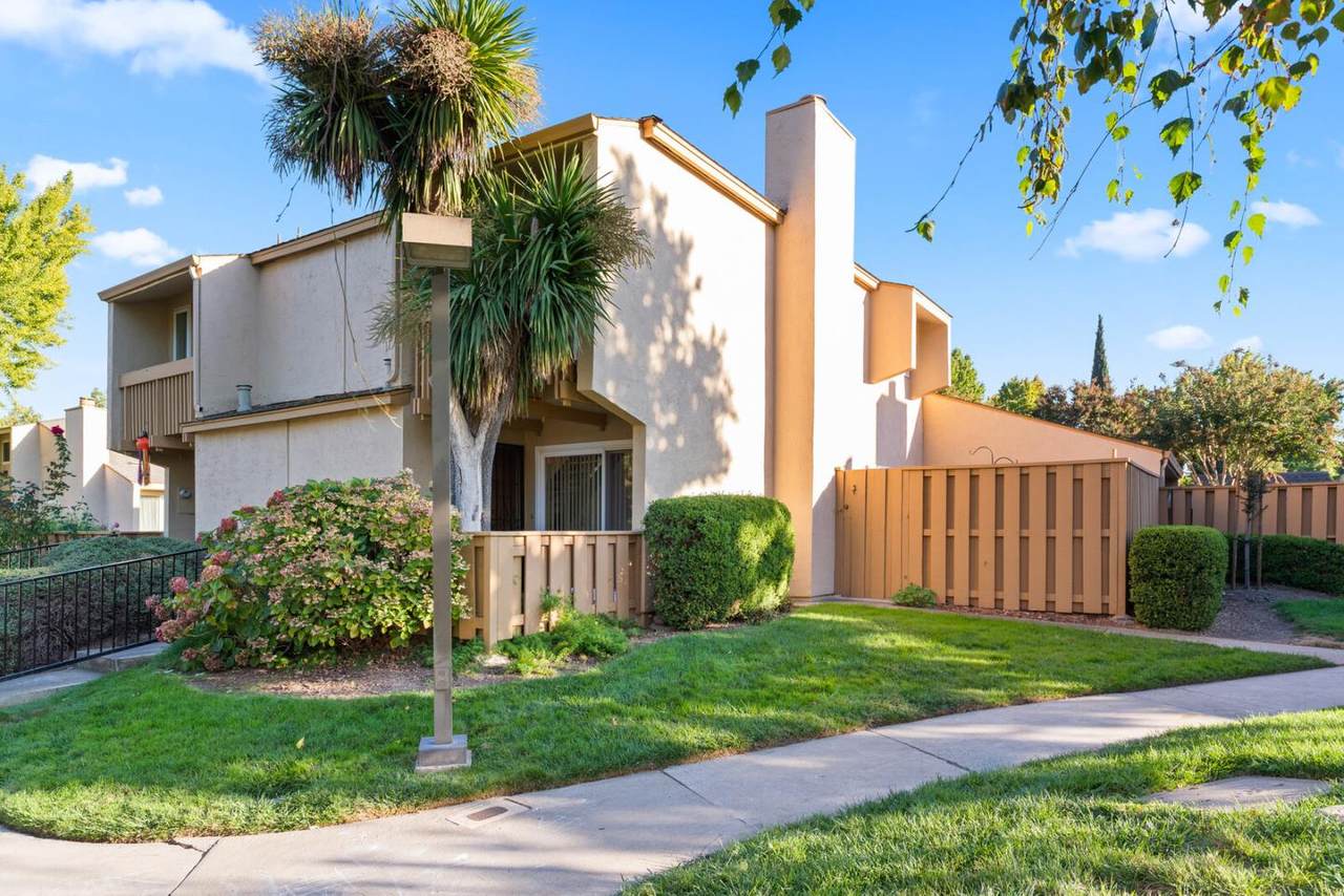 125 Connemara Way 141 - Photo 1