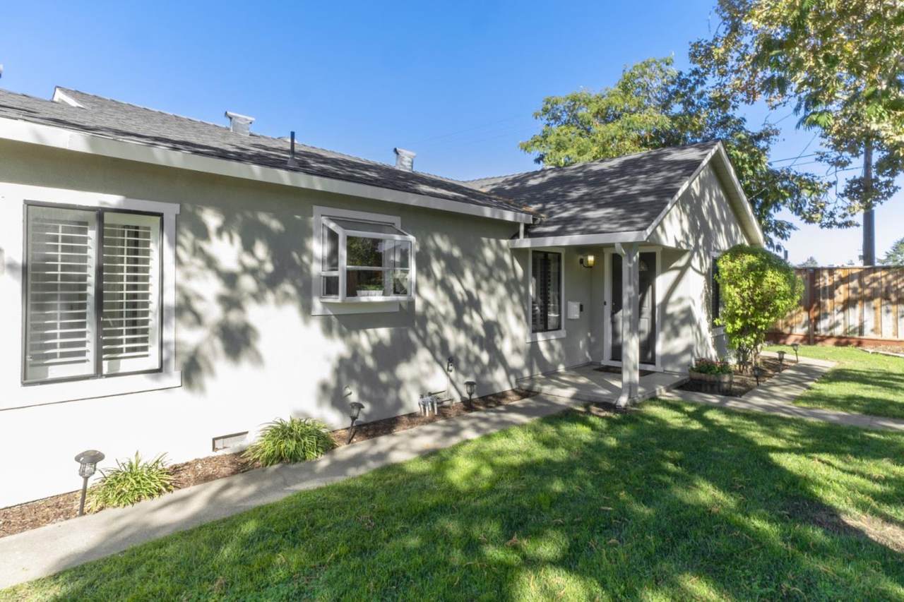 15021 Stratford Dr - Photo 1