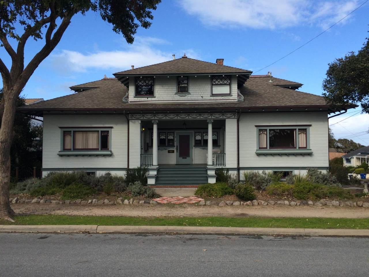 744 Pine Ave - Photo 1