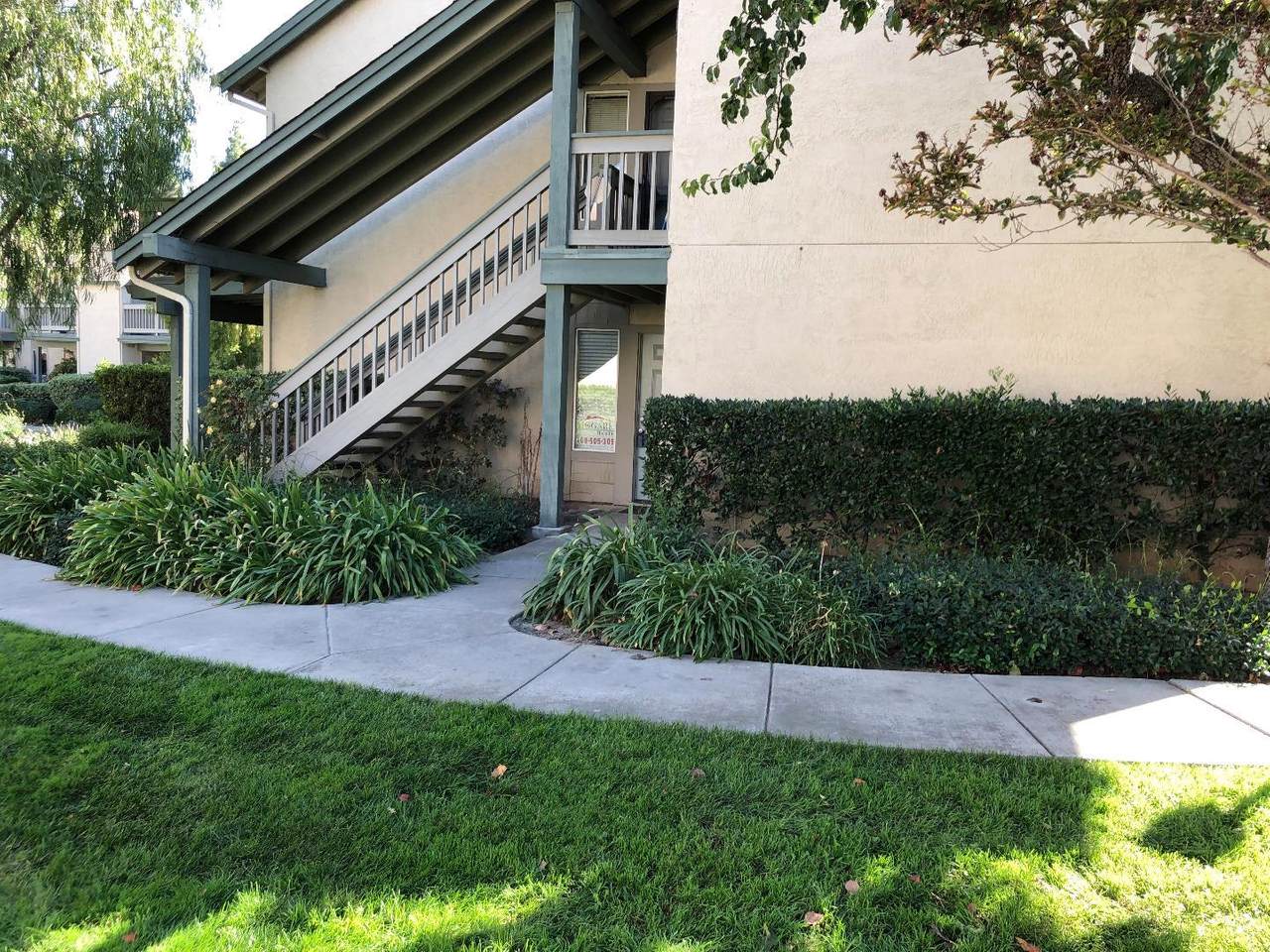 954 Summerplace Dr - Photo 1