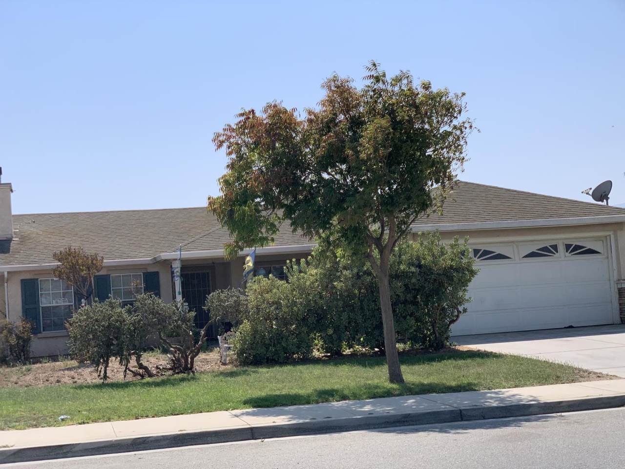 834 Estrella St - Photo 1