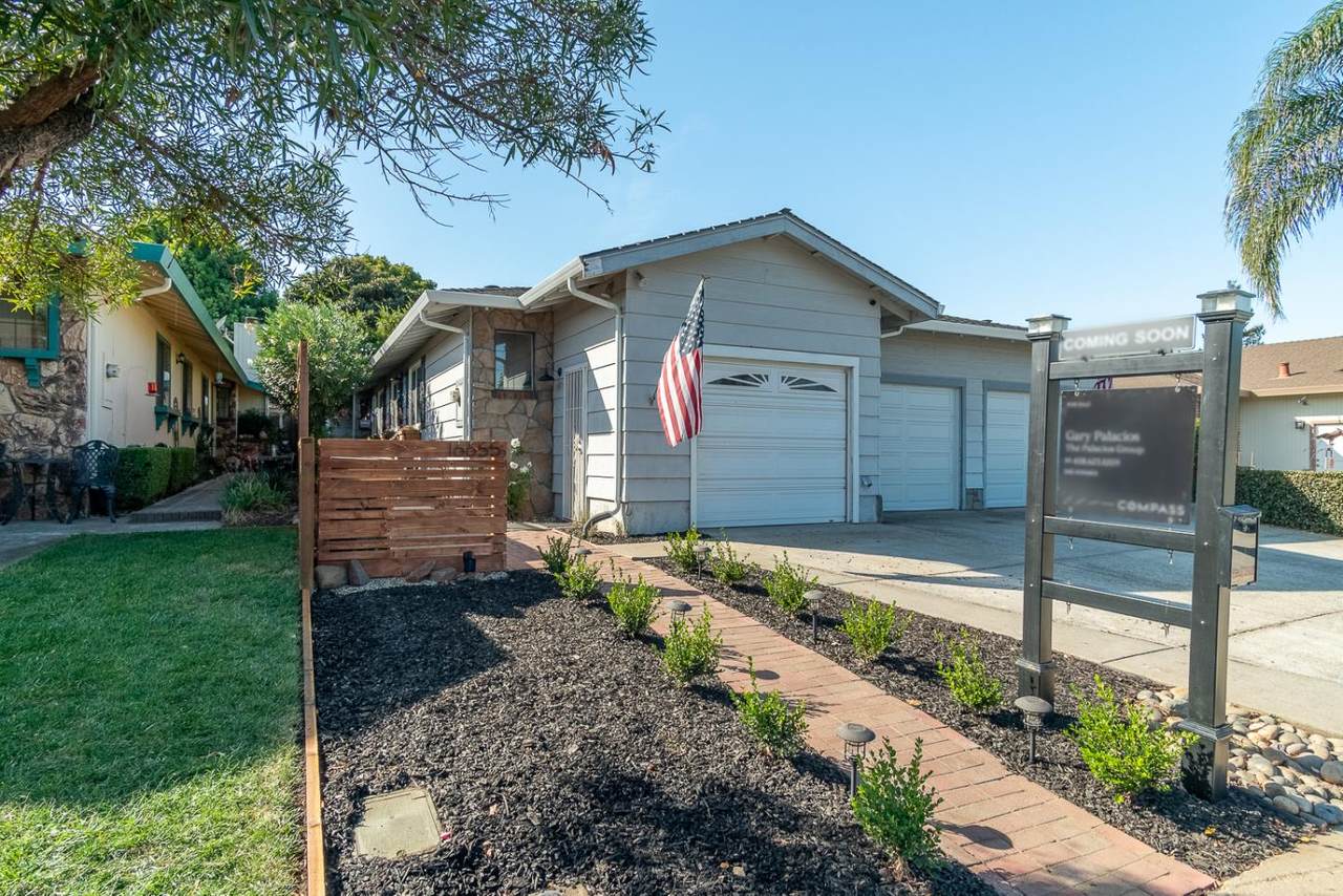 16655 Lone Hill Dr - Photo 1