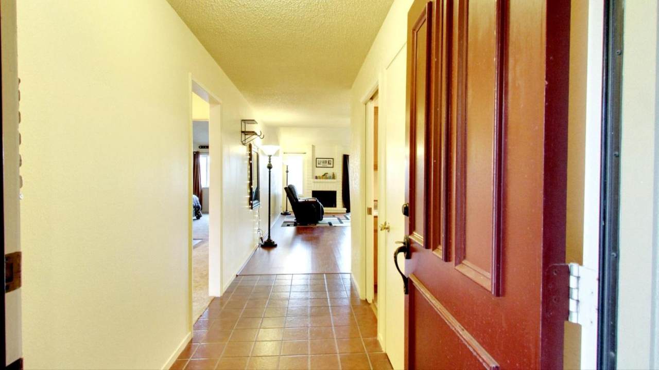 1864 Cherokee Dr 1 - Photo 1