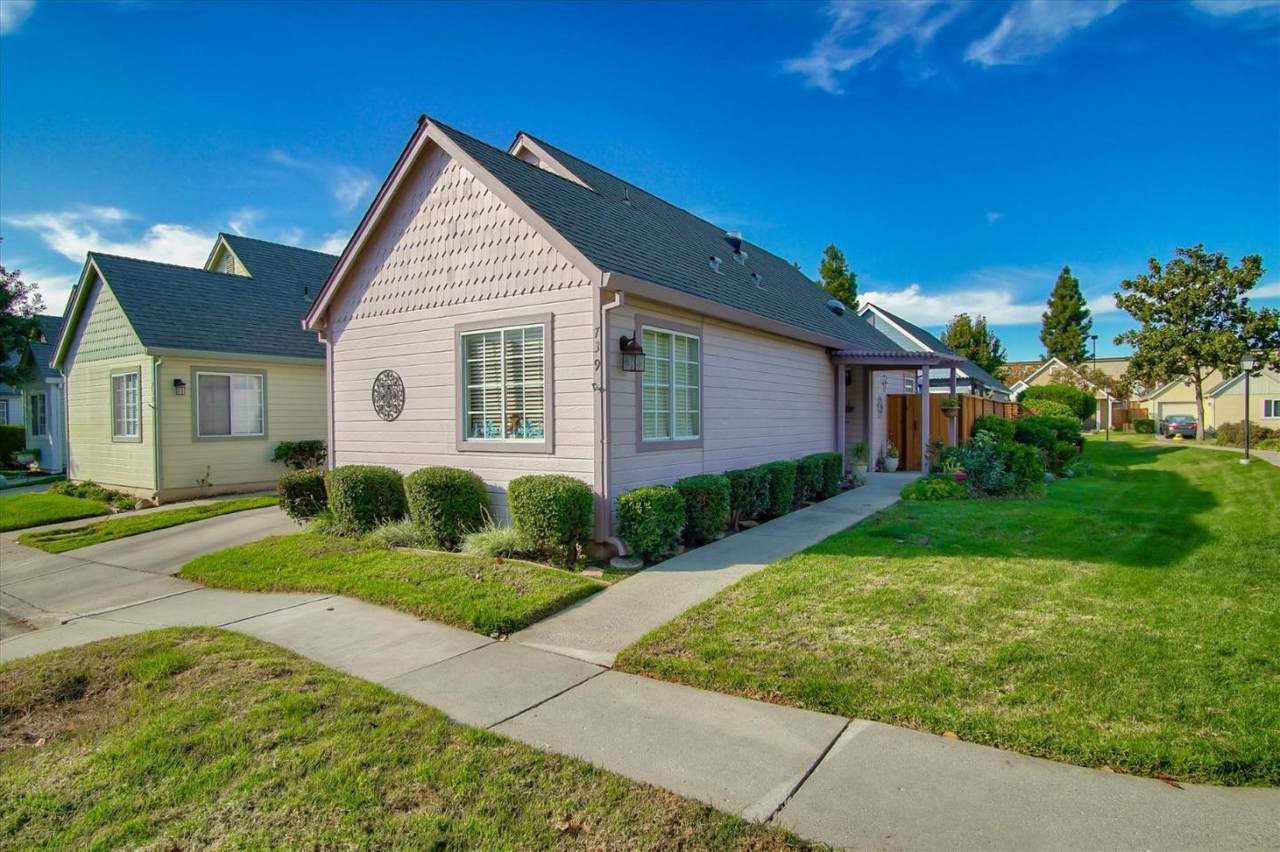 739 Marie Ln - Photo 1