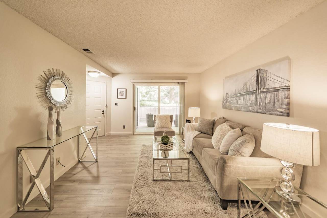 326 Sequim Cmn - Photo 1