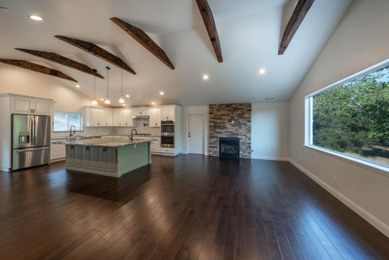18450 Moro Rd - Photo 1