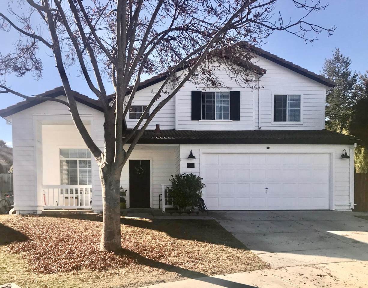 2111 Pecan Ct - Photo 1