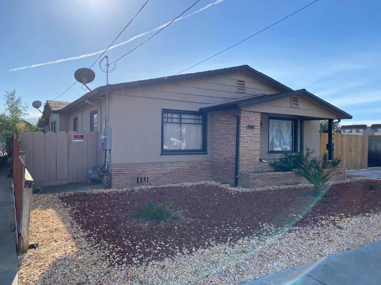 653 South St - Photo 1