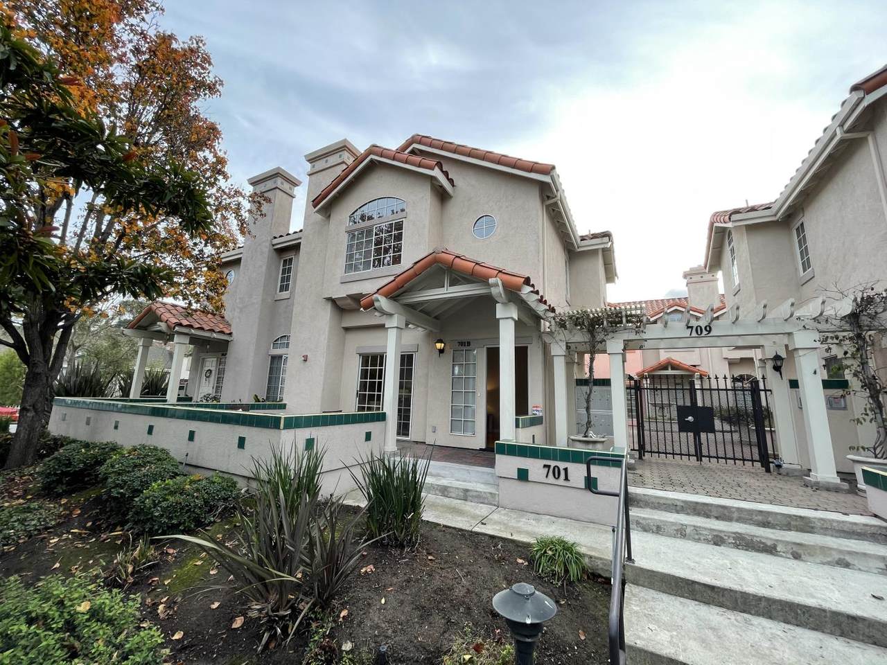 701 Woodside Way B - Photo 1