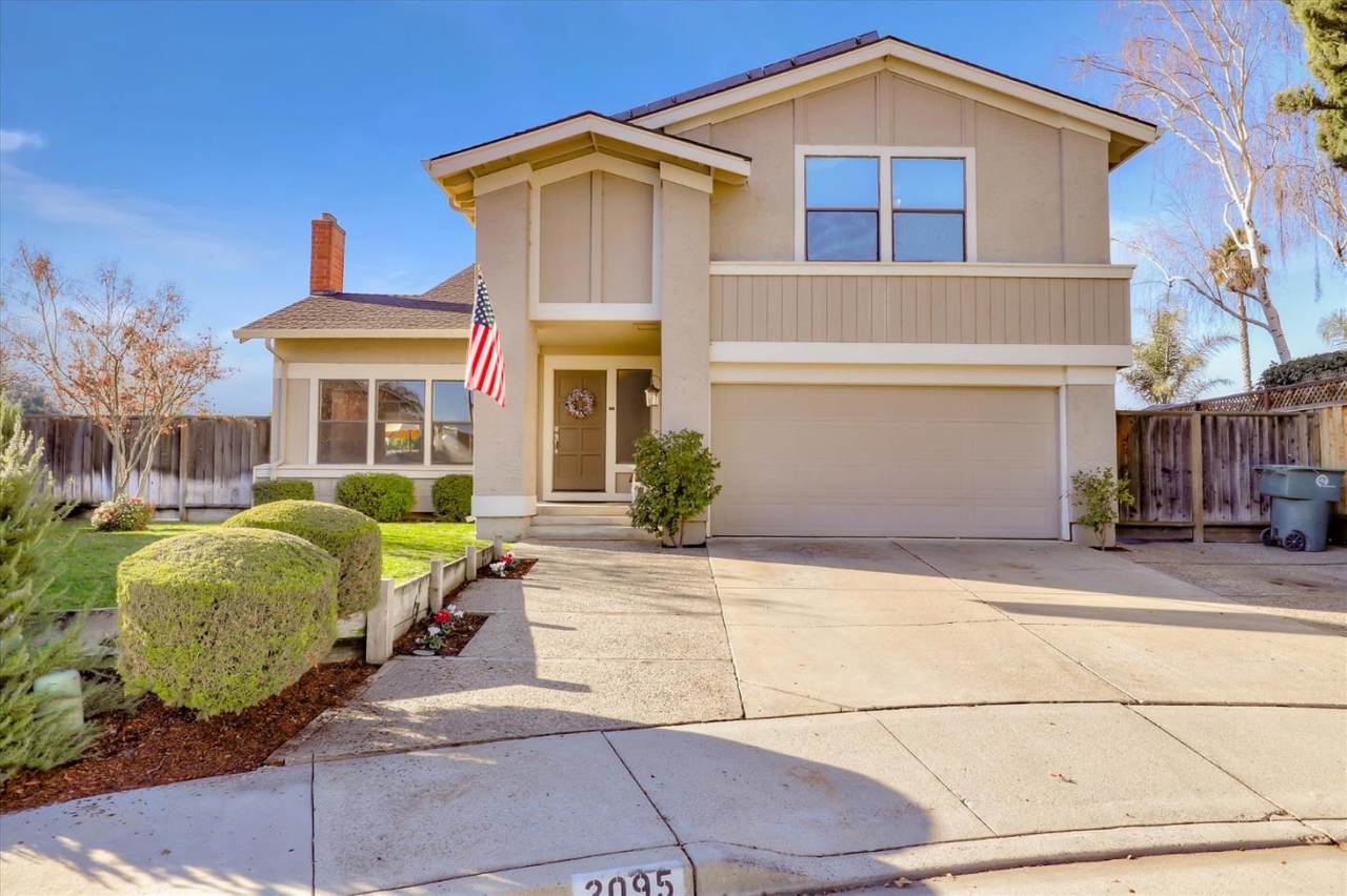 2095 Cimarron Dr - Photo 1