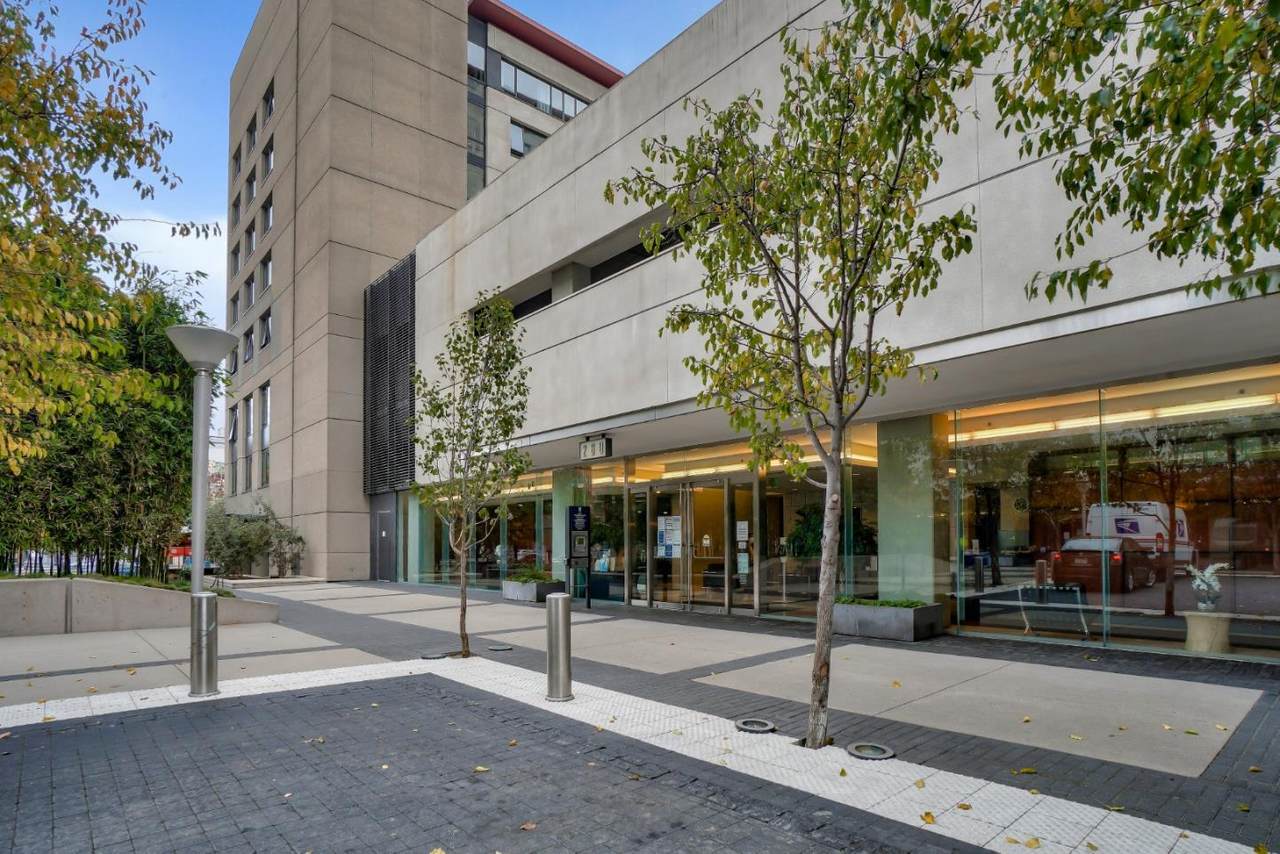 260 King St 881 - Photo 1