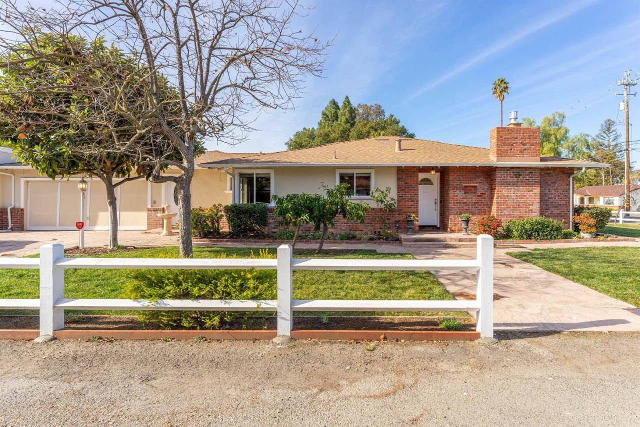 401 Dardanelli Ln - Photo 1