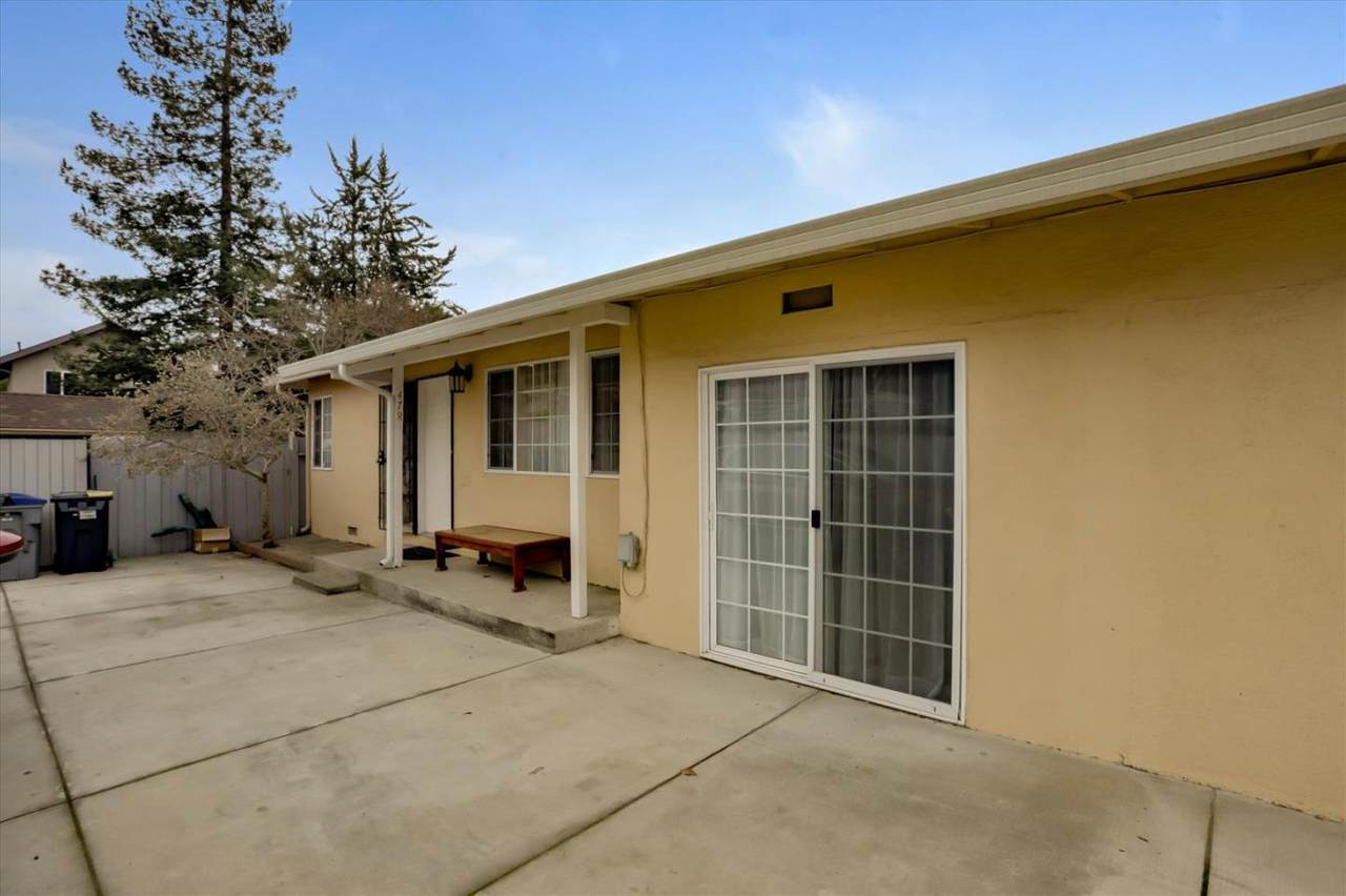 476 Bayview Ave - Photo 1