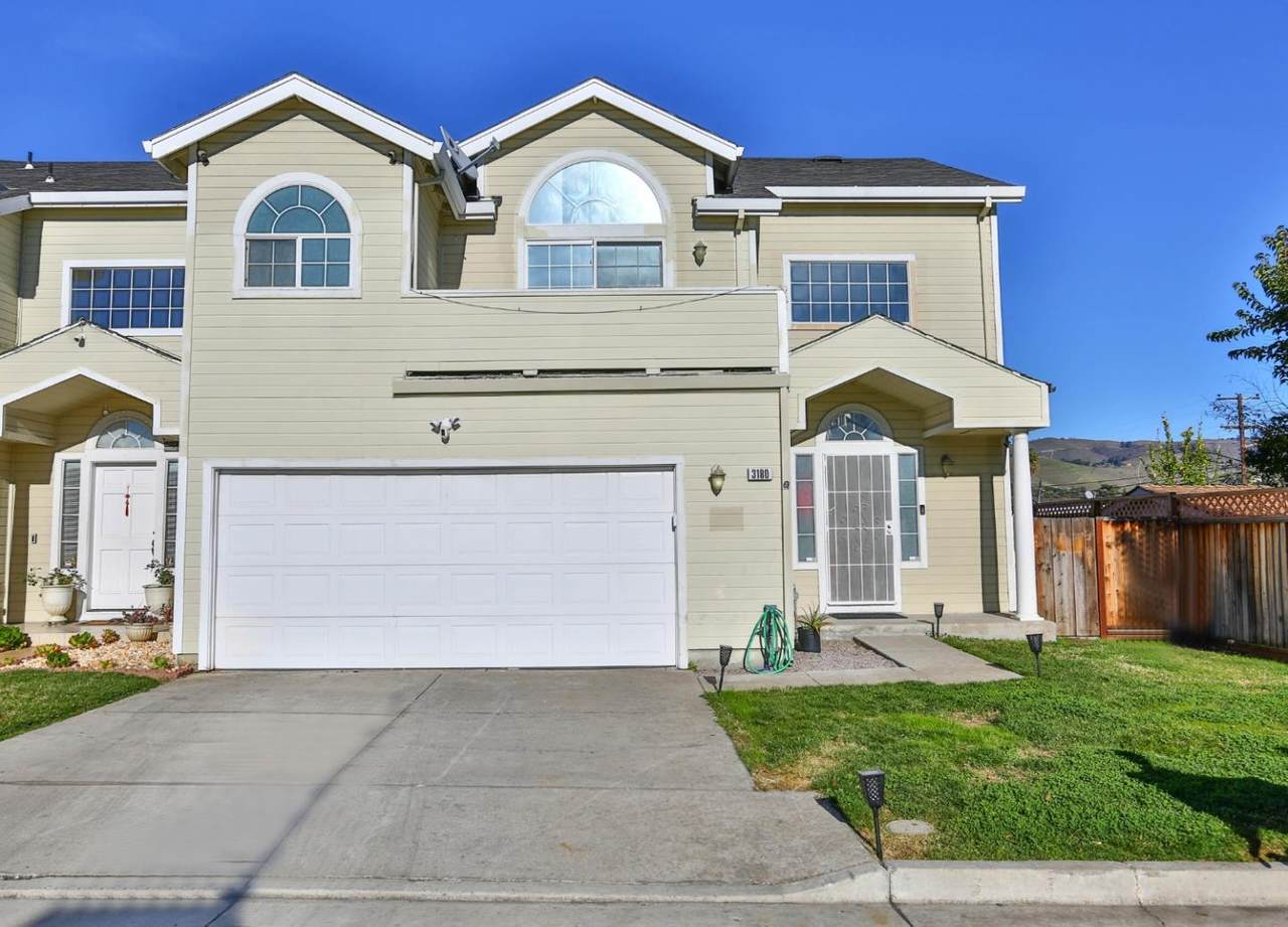 3180 White Ct - Photo 1