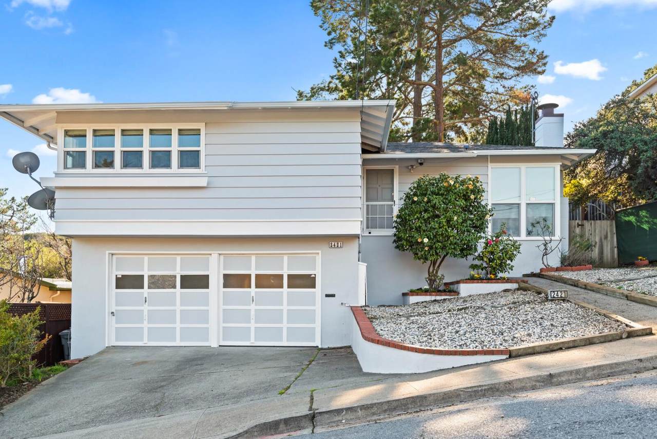 2421 Rosewood Dr - Photo 1