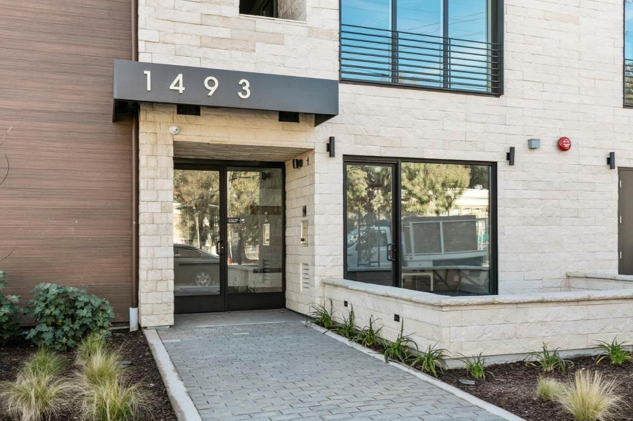 1493 Oak Grove Ave 302 - Photo 1