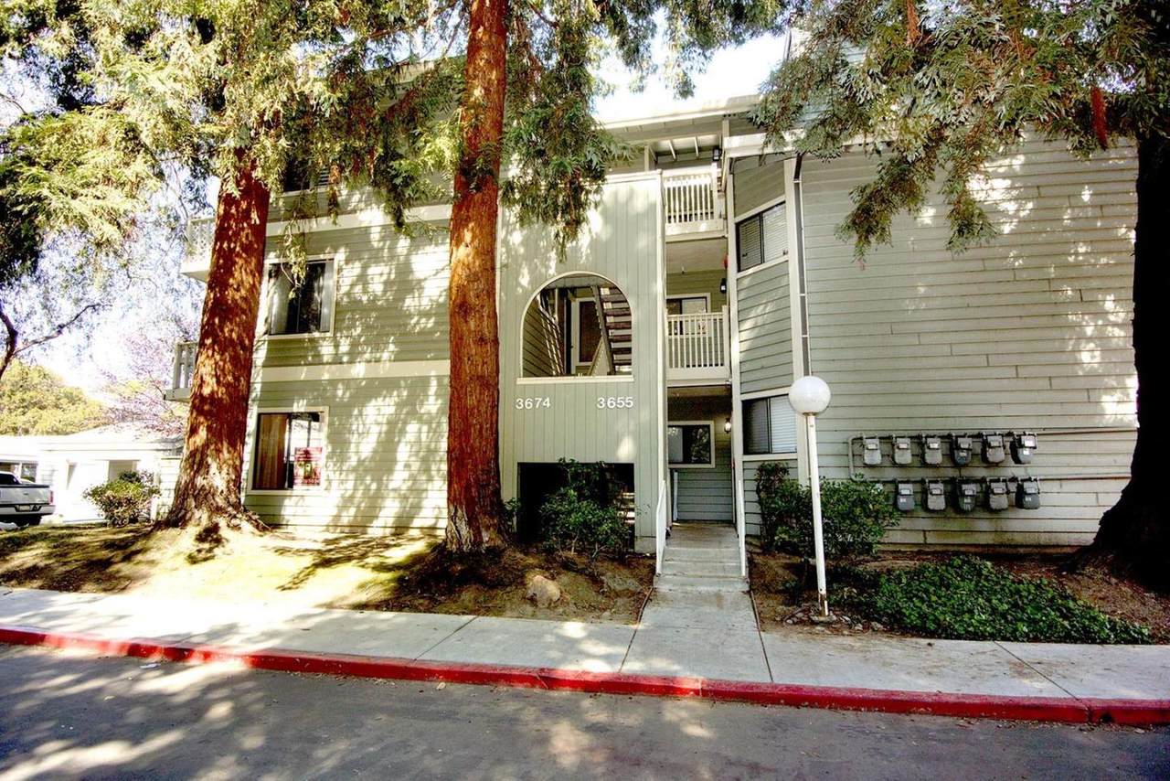 3674 Oakwood Ter 104 - Photo 1