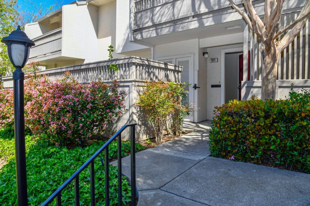 611 Garland Ter - Photo 1