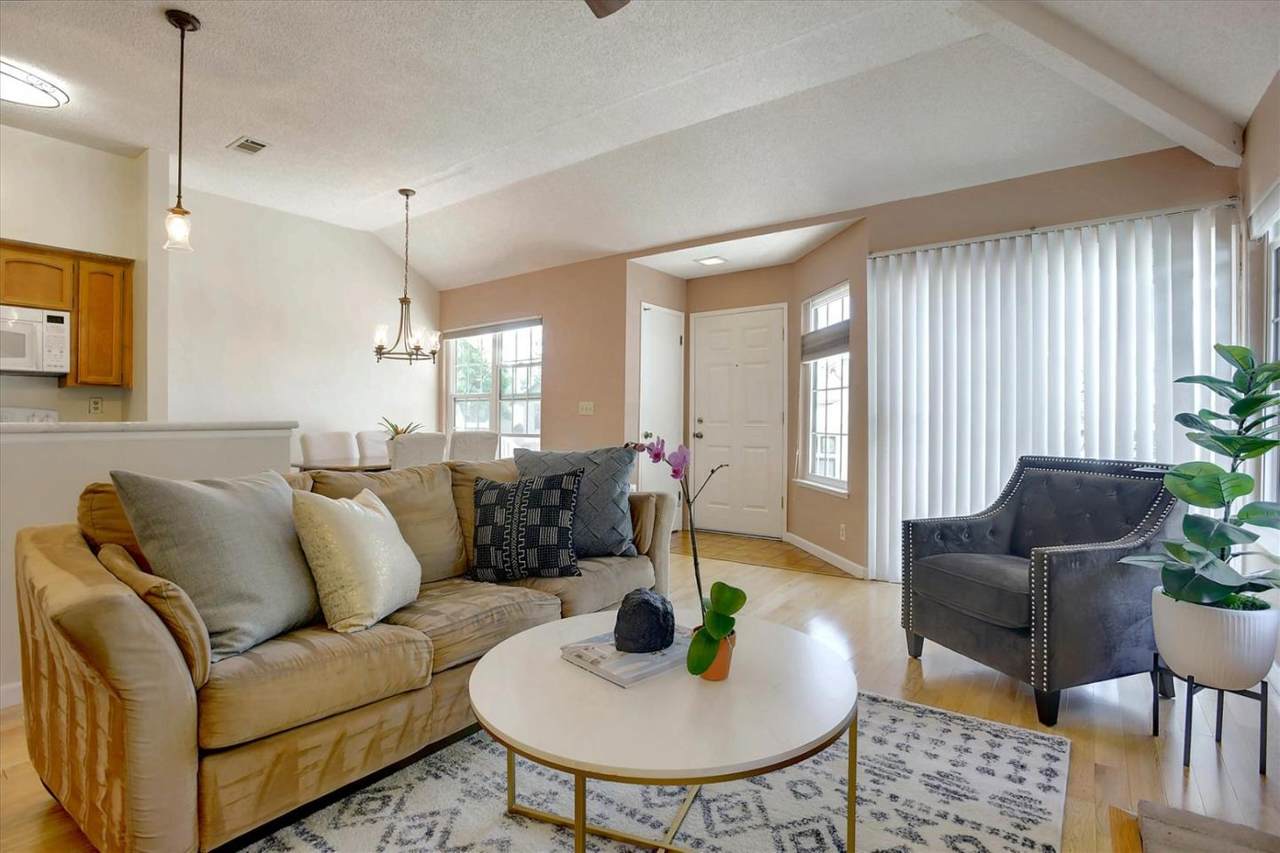 1502 Vista Del Sol - Photo 1