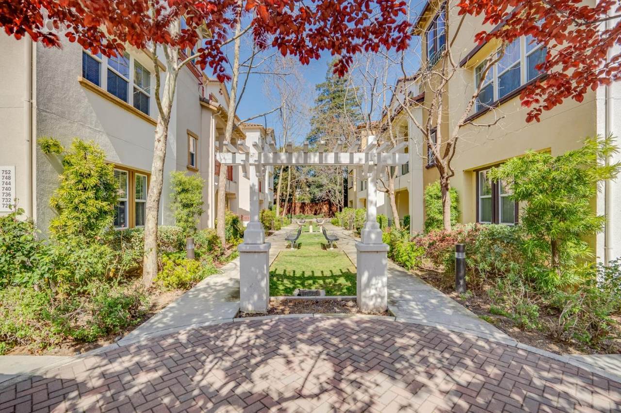 740 Grandview Ter - Photo 1