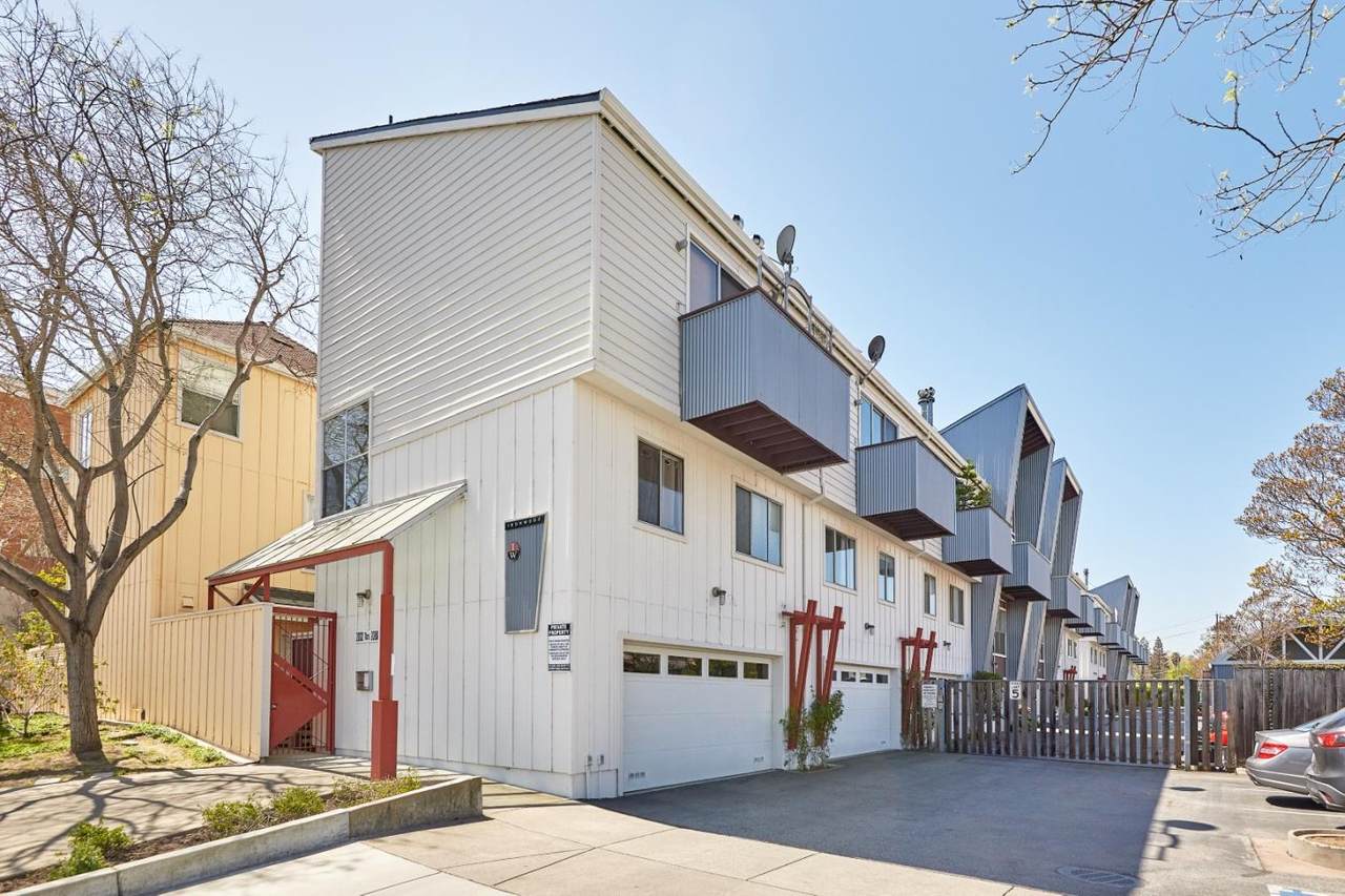 2058 Delaware St - Photo 1