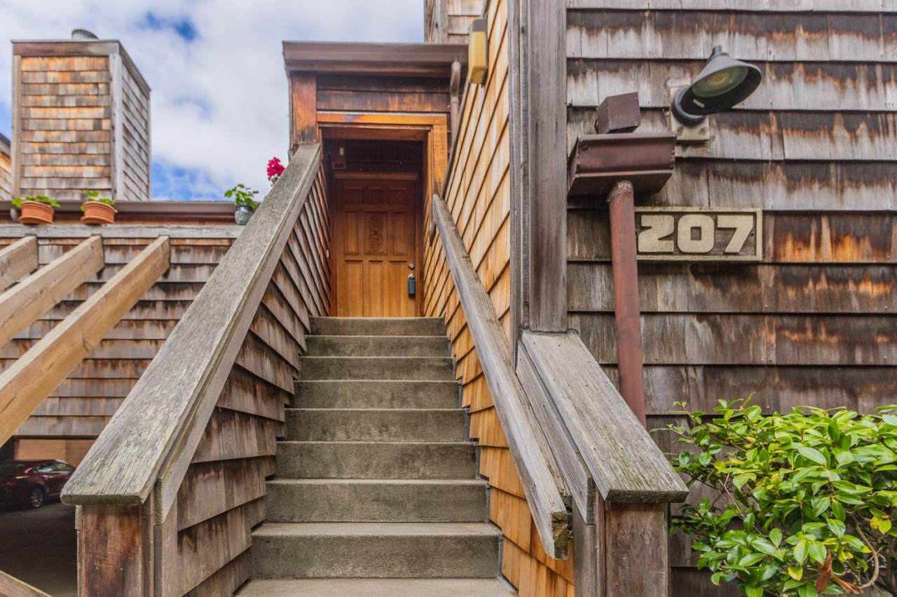 461 Dela Vina Ave 207 - Photo 1