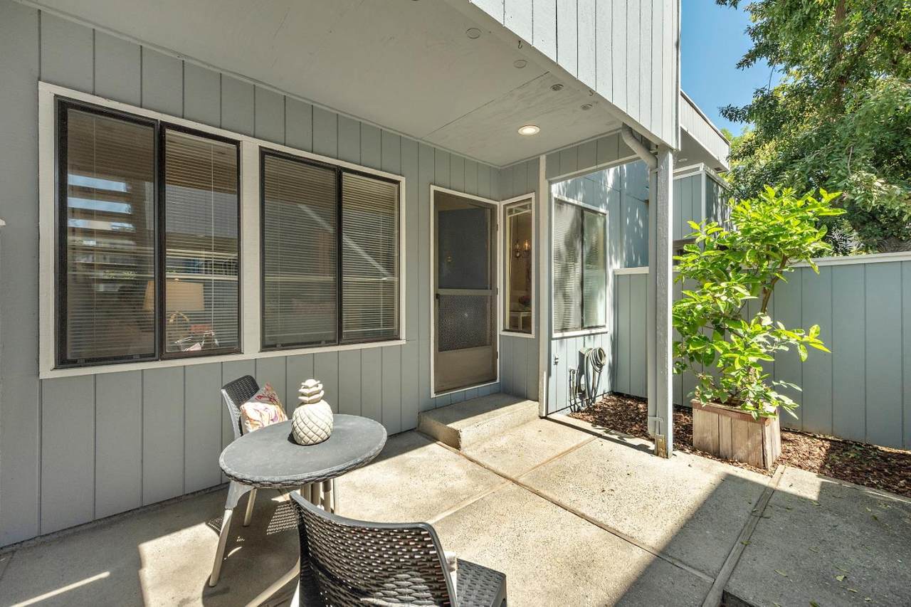 920 La Barbera Dr - Photo 1