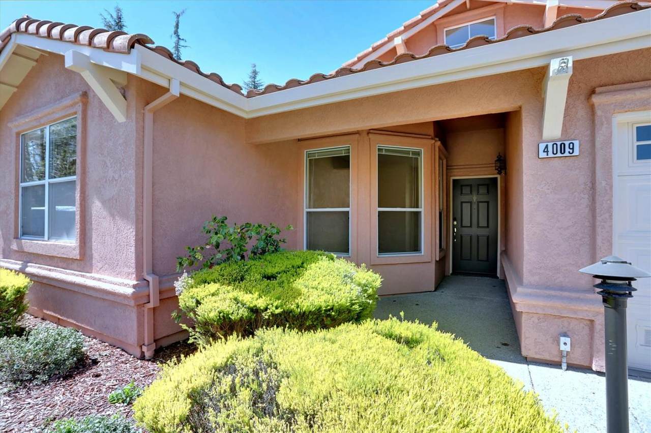 4009 Clubhouse Ct - Photo 1