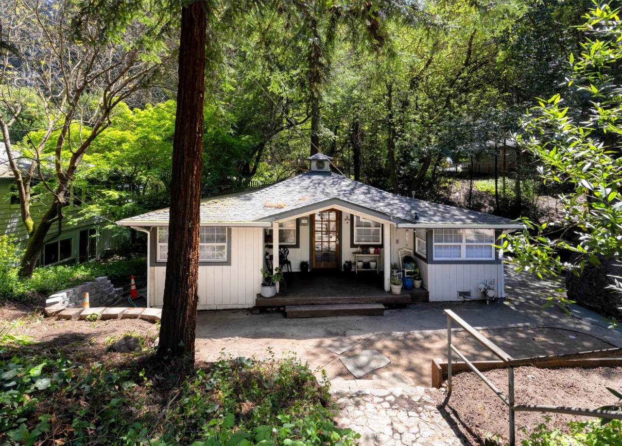 619 Redwood Dr - Photo 1