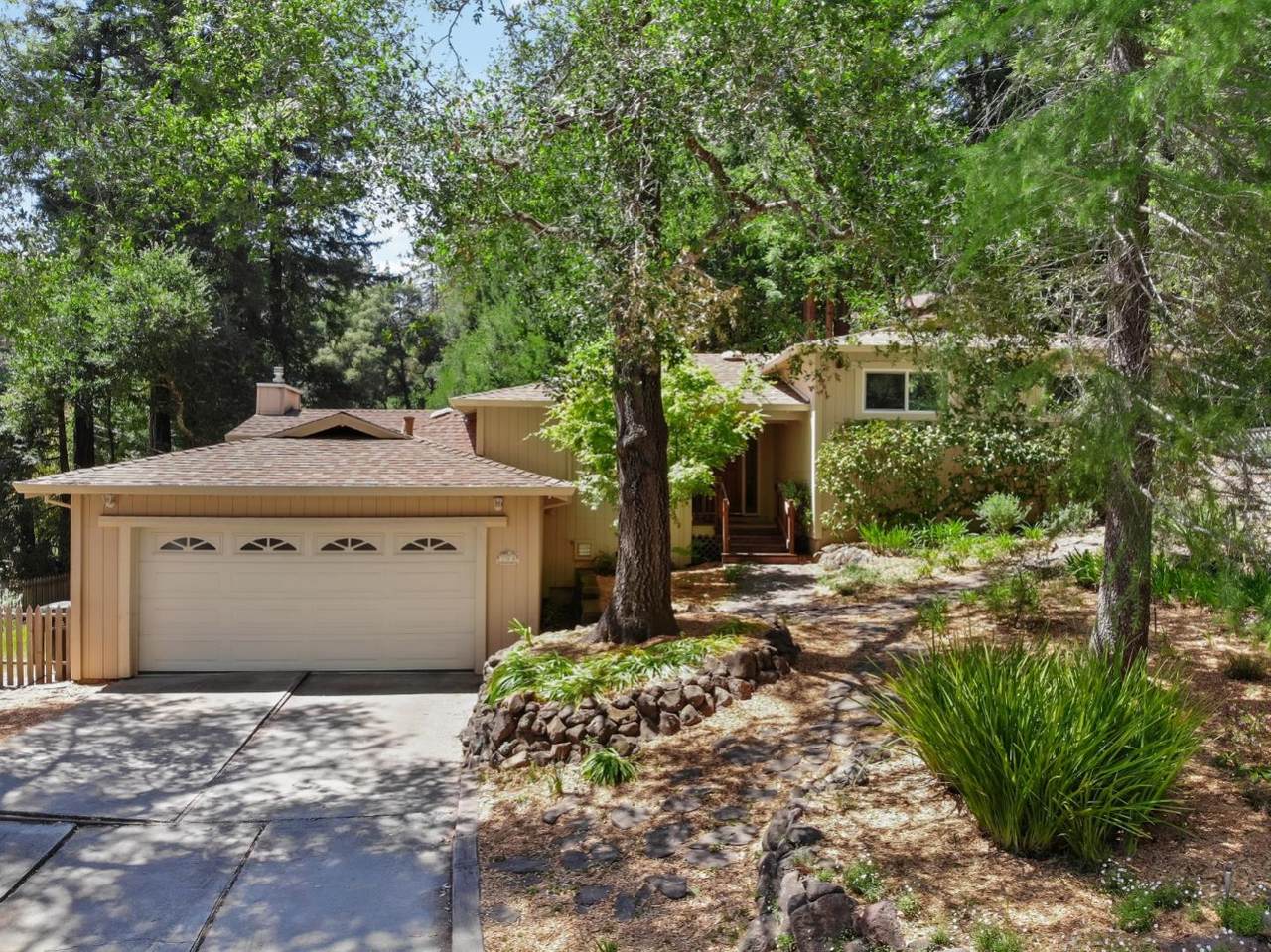 308 Hilton Dr - Photo 1