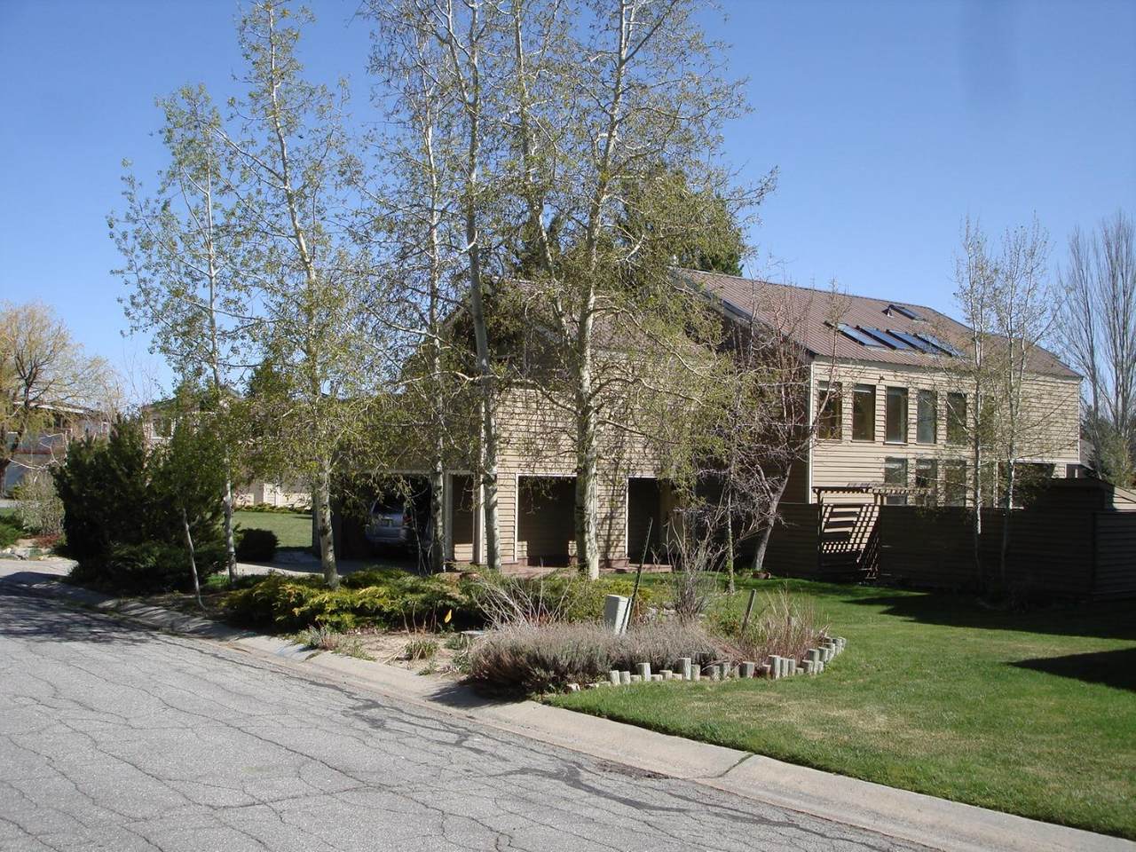 713 Whitney Dr - Photo 1