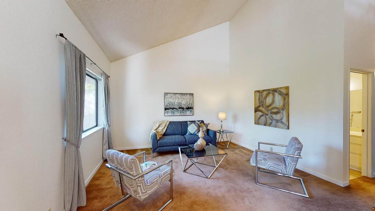 1054 Walnut Ave - Photo 1