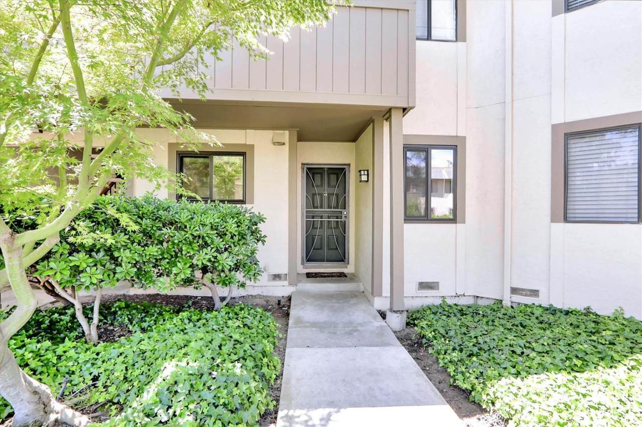 1095 Abbott Ave - Photo 1