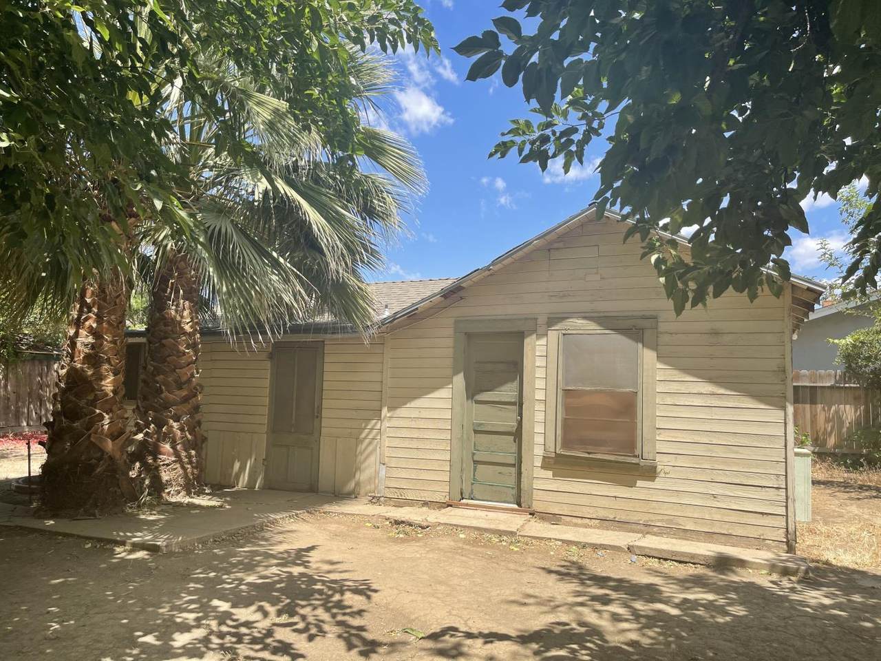 481 Sycamore Ave - Photo 1