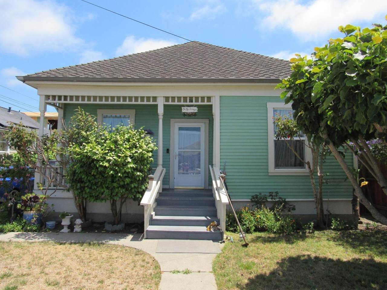 415 2nd St - Photo 1