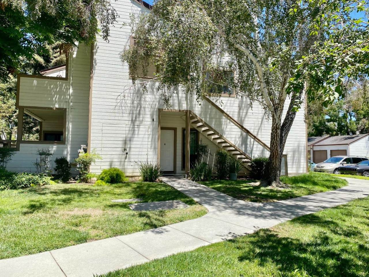 1390 Meadow Ridge Cir - Photo 1
