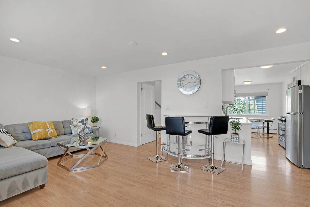 118 Dolphin Ct 42 - Photo 1