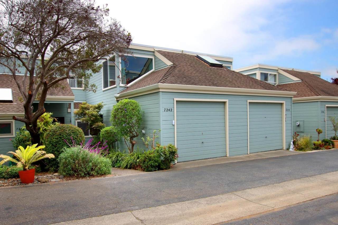 7242 Lotus Way - Photo 1