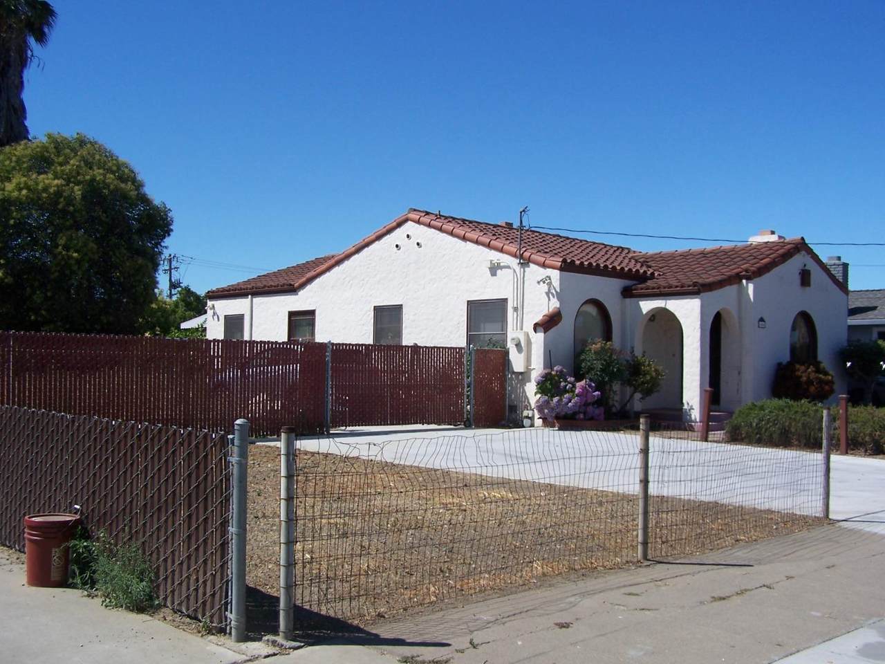 1406 Whitton Ave - Photo 1