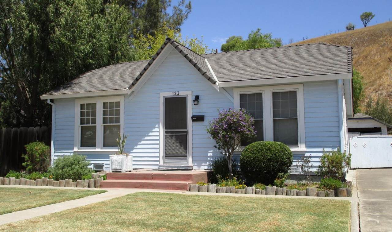 123 Locust Ave - Photo 1