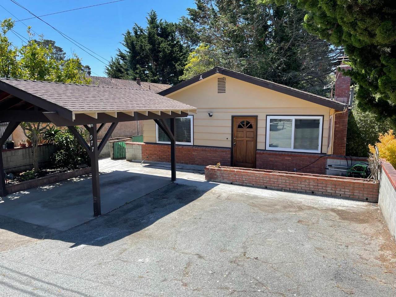 977 Johnson St - Photo 1