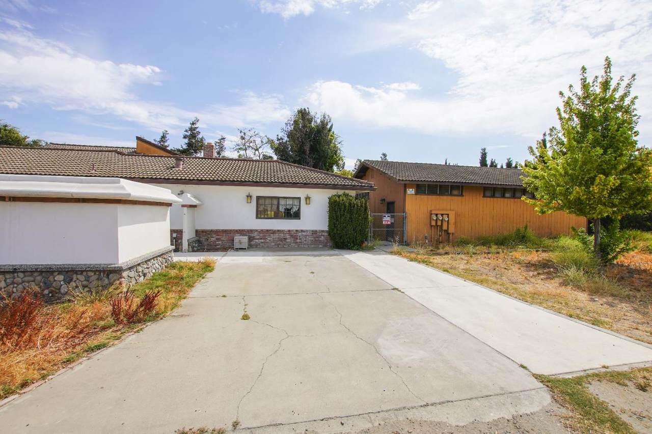 920 Riverside Rd - Photo 1