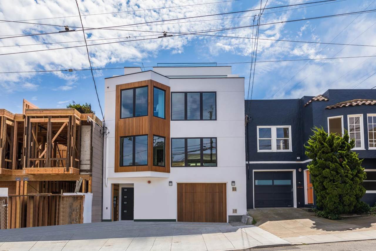 489A 30th St Upper Unit - Photo 1