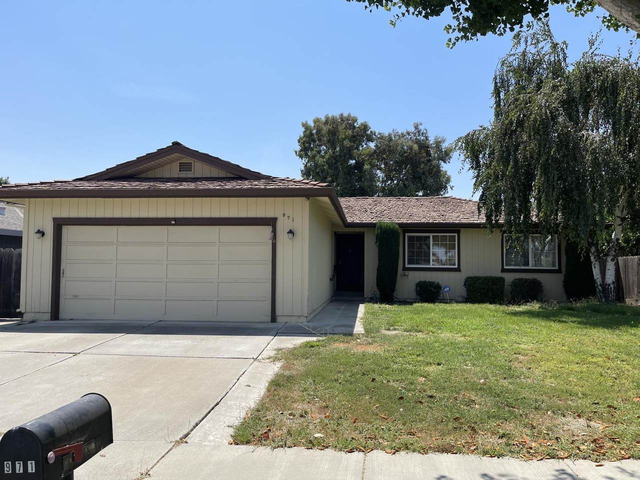 971 Plum Ct - Photo 1