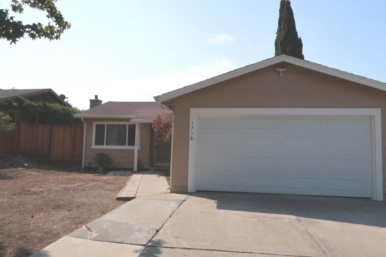 1716 Kennedy Dr - Photo 1