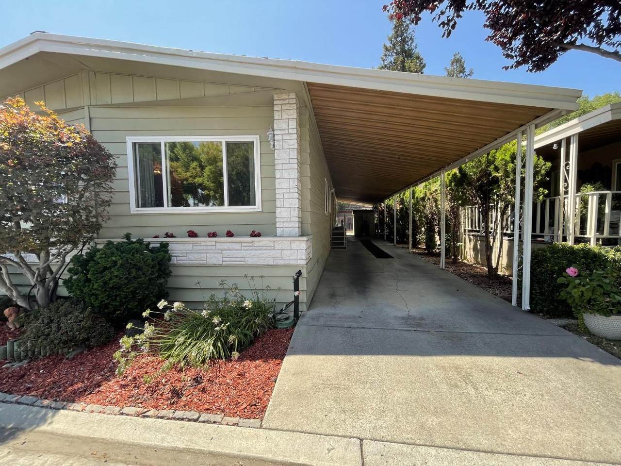 3156 Oakbridge Dr 3156 - Photo 1
